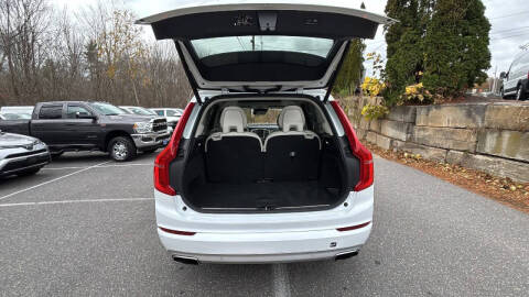 2020 Volvo XC90 T6 Momentum 6-Passenger