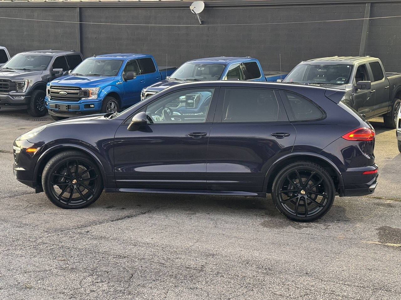 2018 Porsche Cayenne for sale at TWIN PEAKS AUTO in Orem, UT