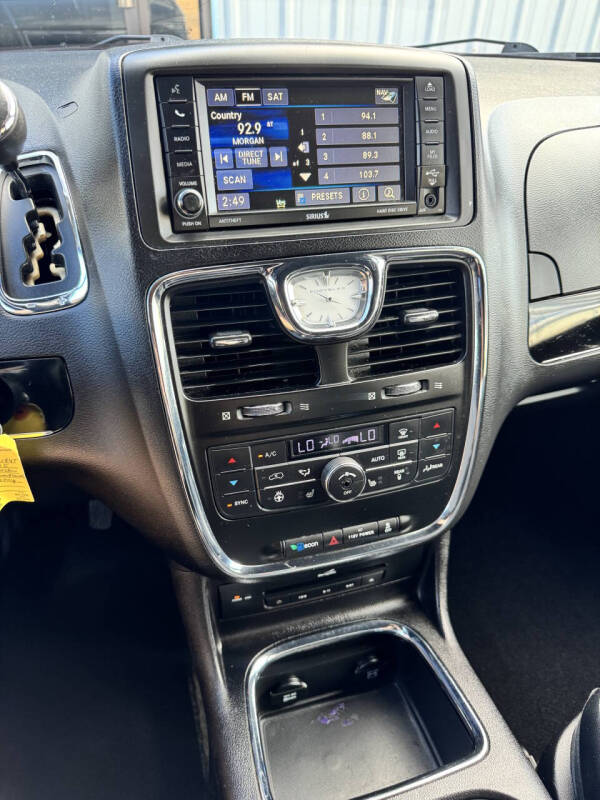 2015 Chrysler Town and Country S