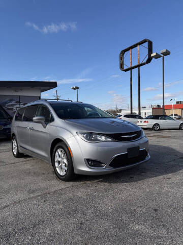 2017 Chrysler Pacifica Touring-L Plus