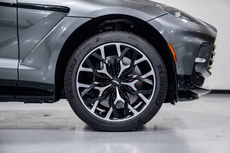2023 Aston Martin DBX 707