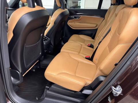 2018 Volvo XC90 T6 Momentum