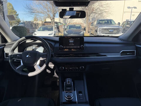 2022 Mitsubishi Outlander ES