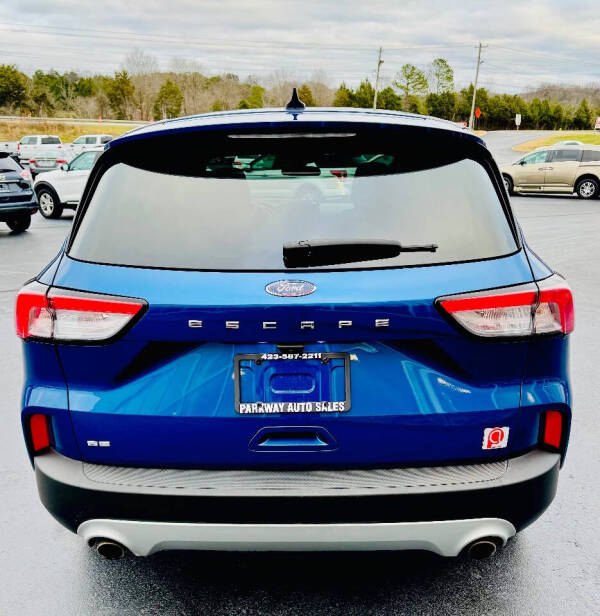 2022 Ford Escape SE photo 3