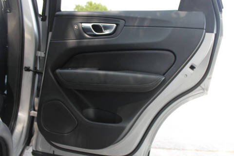 2024 Volvo XC60 B5 Core Dark Theme