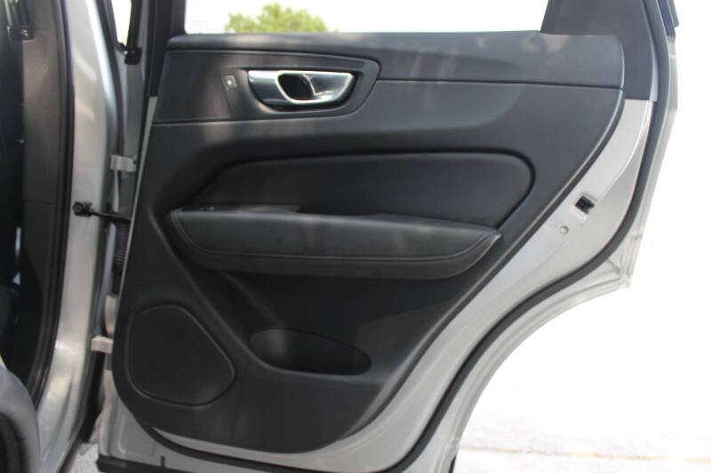 2024 Volvo XC60 B5 Core Dark Theme