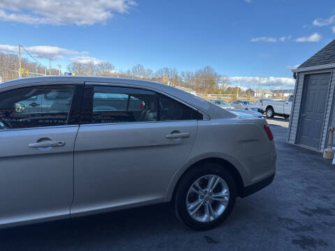 2017 Ford Taurus SEL
