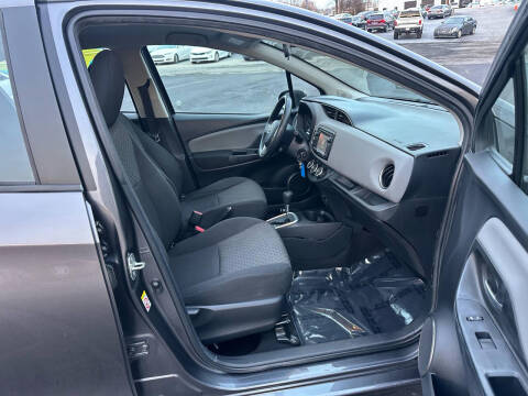 2015 Toyota Yaris 5-Door LE