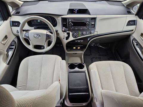 2012 Toyota Sienna LE 7-Passenger