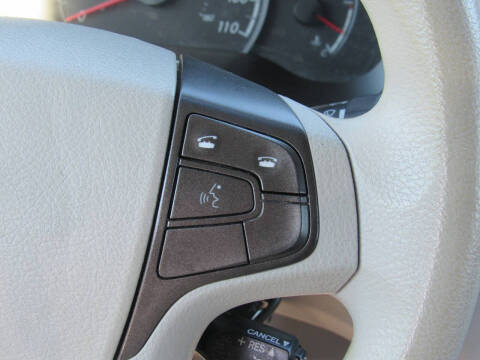 2013 Toyota Sienna LE 8-Passenger