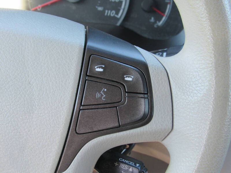 2013 Toyota Sienna LE 8-Passenger