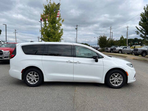 2024 Chrysler Pacifica Touring L