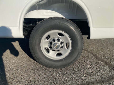 2025 Chevrolet Express 3500