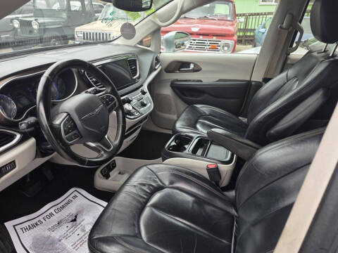2017 Chrysler Pacifica Touring-L