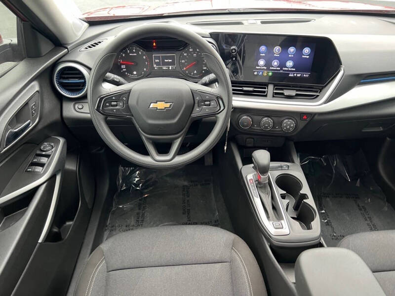 Used 2024 Chevrolet Trax LS with VIN KL77LFE2XRC202646 for sale in Wood River, IL