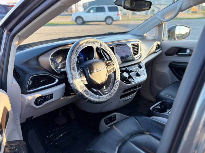 2017 Chrysler Pacifica Touring-L