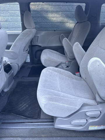 2017 Toyota Sienna LE 7-Passenger
