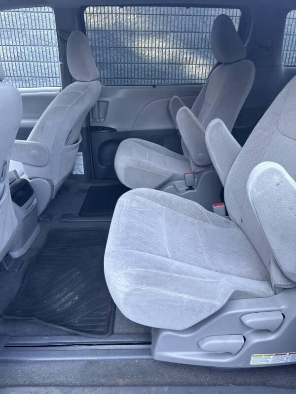 2017 Toyota Sienna LE 7-Passenger