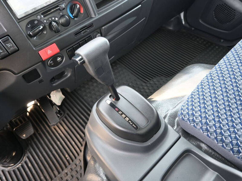 2024 Isuzu NPR HD 1F2