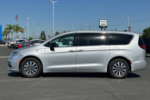 2024 Chrysler Pacifica Plug-In Hybrid Select