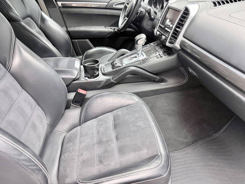 2016 Porsche Cayenne GTS