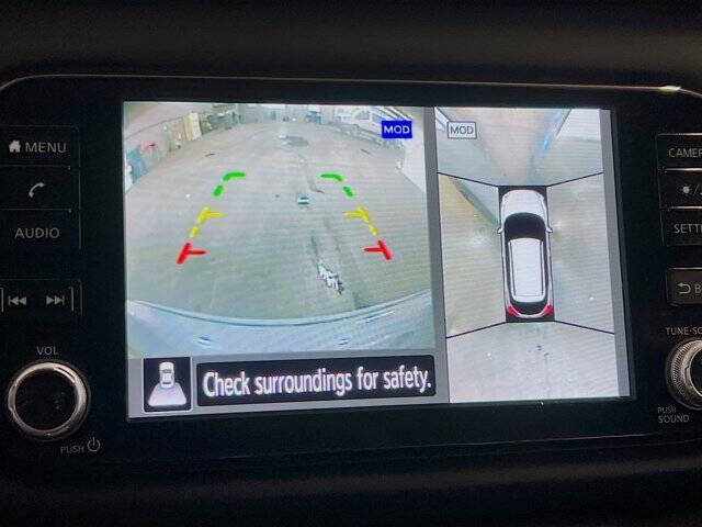 2022 Nissan Kicks SR