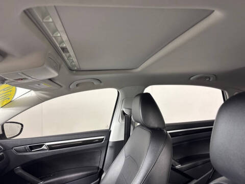 2019 Volkswagen Passat SE R-Line