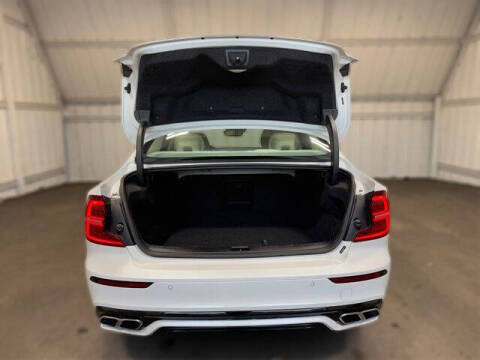 2022 Volvo S60 Recharge T8 R-Design Expression