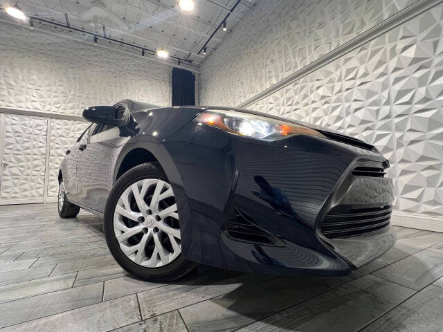 2017 Toyota Corolla LE photo 4