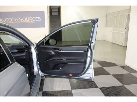 2022 Toyota Camry Hybrid SE Nightshade