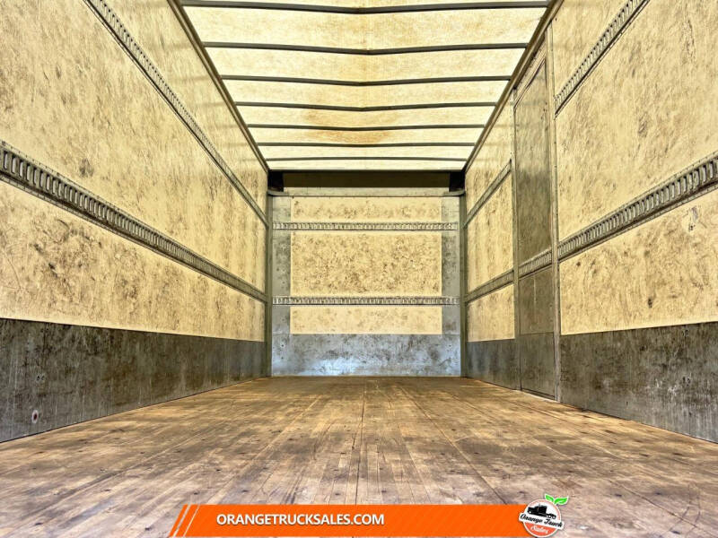 2018 Freightliner M2 106