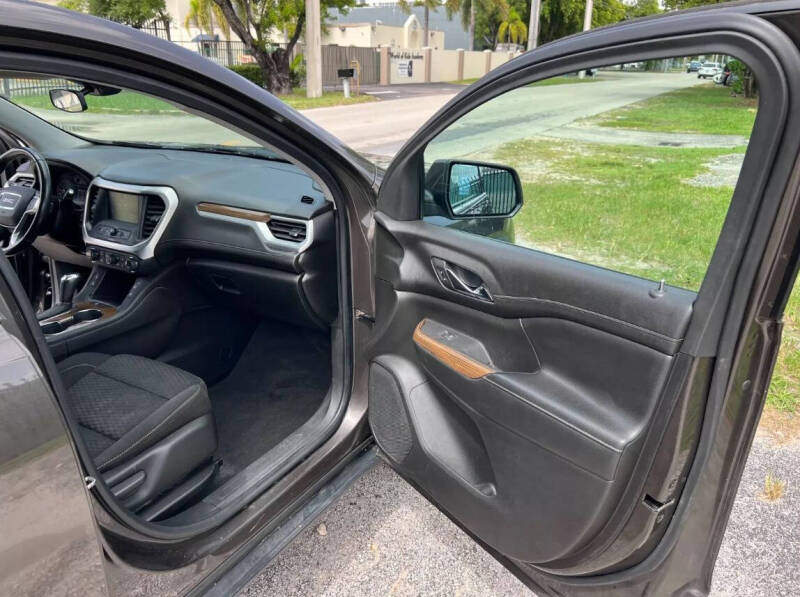 2019 GMC Acadia SLE-2