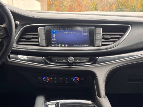 2022 Buick Enclave Essence