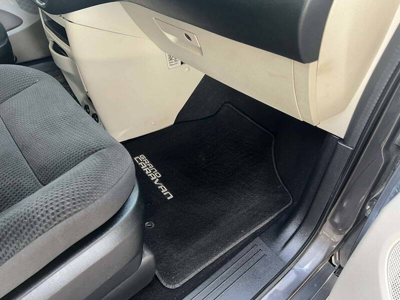 2017 Dodge Grand Caravan SE - Photo 28