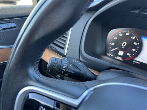 2021 Volvo XC90 T6 Momentum 7-Passenger