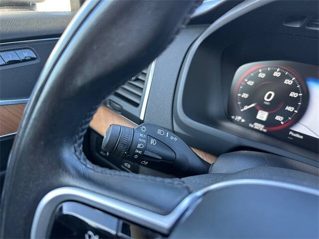 2021 Volvo XC90 T6 Momentum 7-Passenger