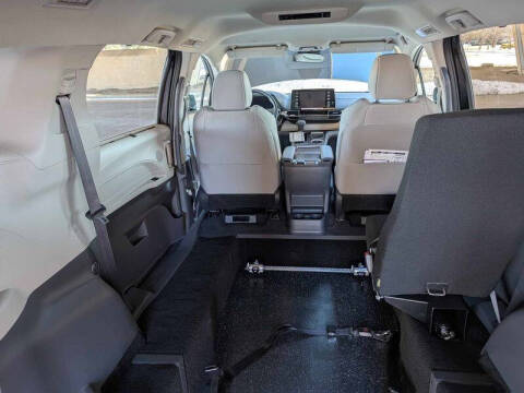 2025 Toyota Sienna LE 8-Passenger