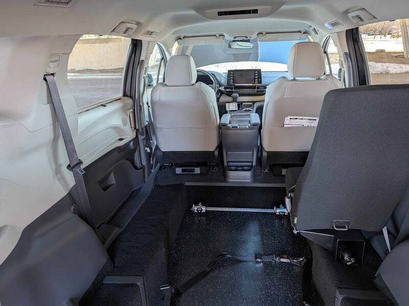2025 Toyota Sienna LE 8-Passenger