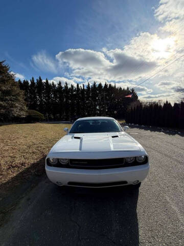 2014 Dodge Challenger SXT Plus
