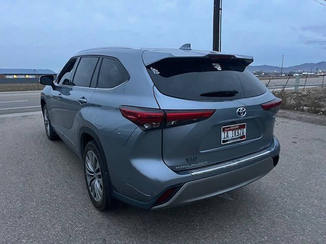 2021 Toyota Highlander Hybrid Platinum