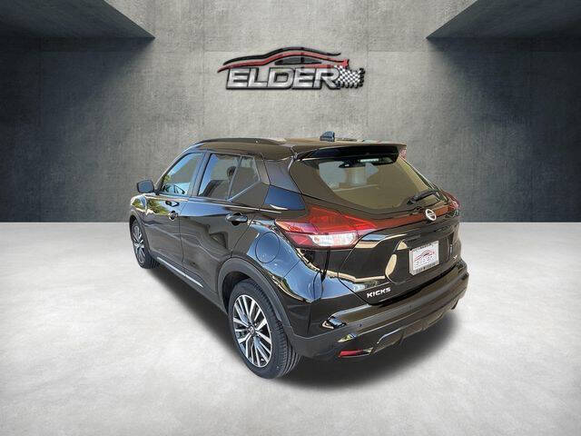 2021 Nissan Kicks SR
