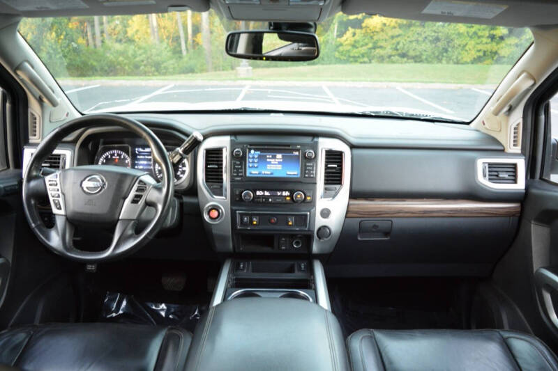 2017 Nissan Titan SV