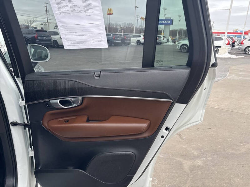 2024 Volvo XC90 Recharge T8 Ultimate Bright Theme 7P