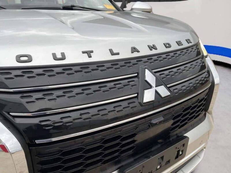 2022 Mitsubishi Outlander SE
