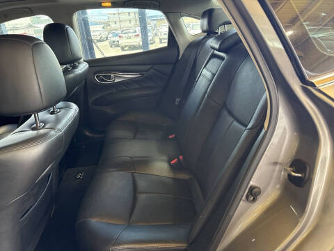 2012 Infiniti M37
