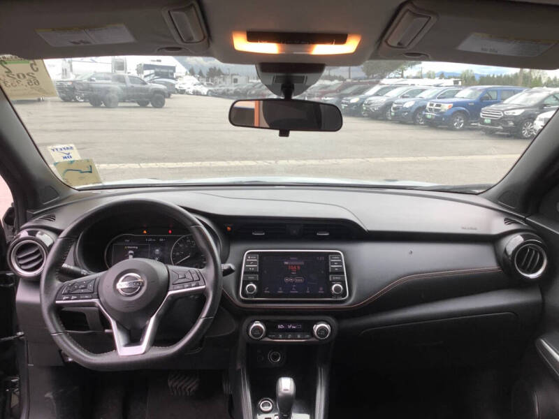 2020 Nissan Kicks SR