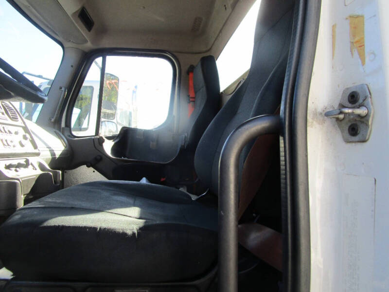 2016 Freightliner M-2 106 CUMMINS 6.7L 250 HP