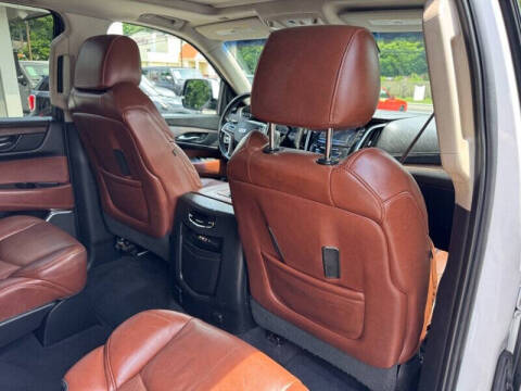 2016 Cadillac Escalade Luxury Collection