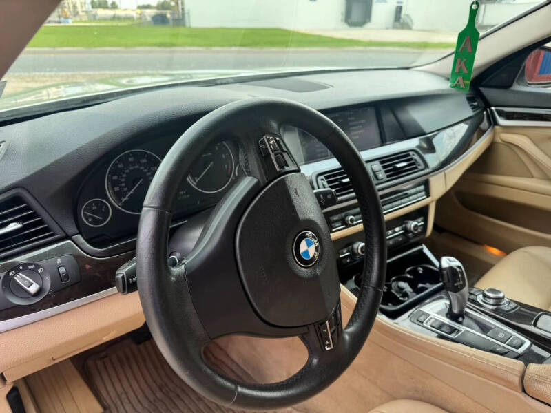 2012 BMW 5 Series 528i