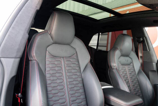 2023 Audi RS Q8 28